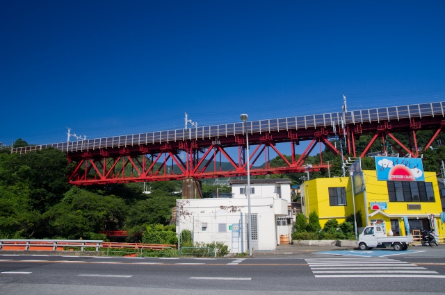 soku_02406.jpg :: 赤 鉄橋 青空 サンライズカフェ 根府川 
