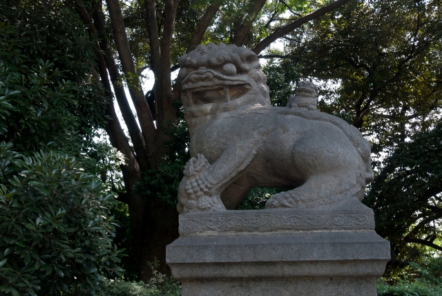 soku_02427.jpg :: 建築 建造物 神社 仏閣 寺院 狛犬 靖国神社 