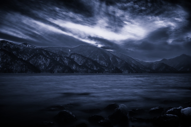 soku_02651.jpg :: 自然 風景 空 暗雲 モノクロ メタル 