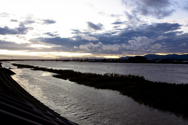 soku_03391.jpg :: KissX3 空 雲 風景 川 台風 