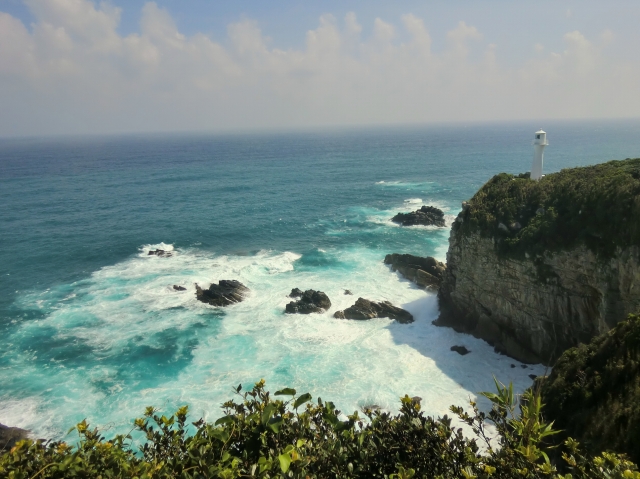 soku_05337.jpg :: 風景 自然 海 海岸 水 波 建築 建造物 灯台 