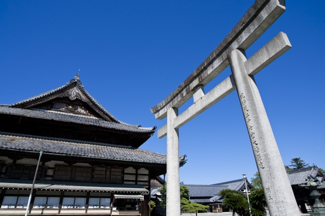 soku_05687.jpg :: 建築 建造物 街並み 神社 豊川稲荷 