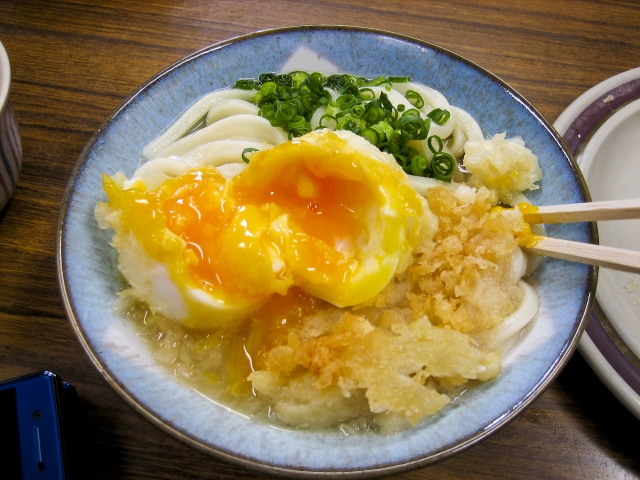 soku_06782.jpg :: 食べ物 麺類 うどん 温泉たまご 