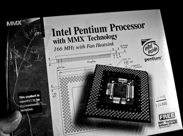soku_07339.jpg :: Intel Pentium Processor 166MHz 家電 パソコン CPU 