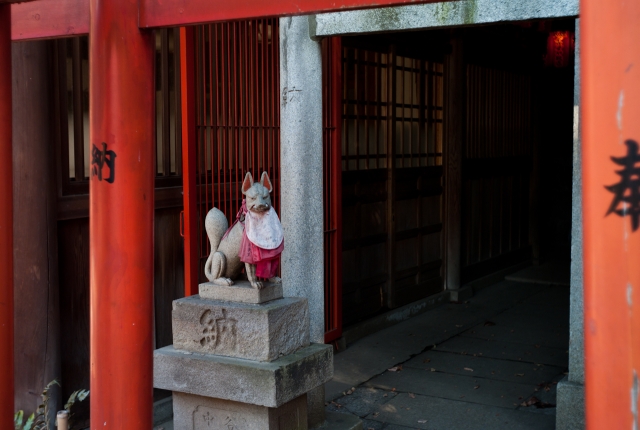 soku_07421.jpg :: 上野 上野恩賜公園 狛犬 狐 建築 建造物 街並み 神社仏閣 