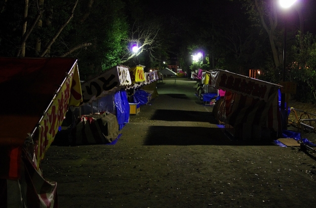 soku_07868.jpg :: 風景 夜景 鎌倉 参道 屋台 