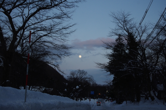 soku_08392.jpg :: 風景 自然 天体 月 三日月 雪景色 