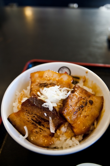 soku_08549.jpg :: 食べ物 和食 丼 チャーシュー丼 