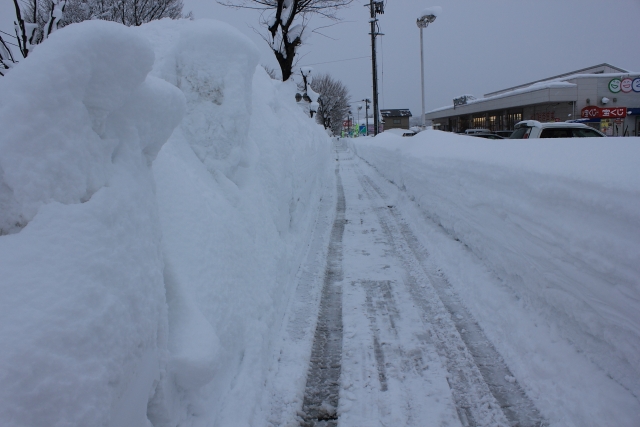 soku_08573.jpg :: 建築 建造物 道路 雪壁 