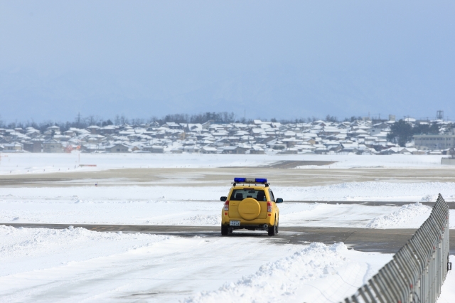 soku_09561.jpg :: 雪 車 空港 by KIJ 