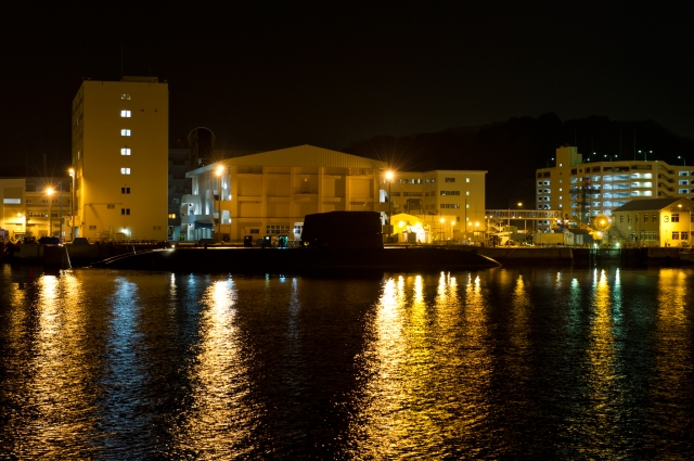 soku_10434.jpg :: 米海軍 横須賀基地(横須賀本港) 海上自衛隊 乗り物 交通 船 潜水艦 夜景 