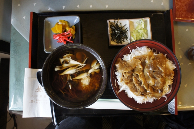 soku_11197.jpg :: 食べ物 麺類 蕎麦 そば 生姜焼き丼 