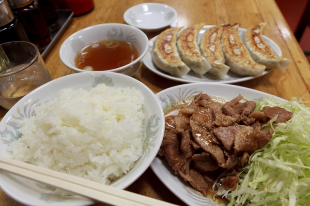 soku_11240.jpg :: 生姜焼き定食 餃子 食べ物 和食 定食 
