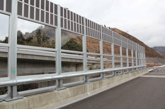 soku_11312.jpg :: 道路 高速道路 新東名高速道路 静岡県 土木 構造物 橋 遮音壁 