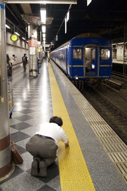 soku_11417.jpg :: 乗り物 交通 鉄道 列車 寝台特急 あけぼの 上野 祈り 