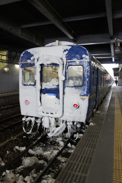 soku_11420.jpg :: 乗り物 交通 鉄道 列車 寝台特急 あけぼの 着雪 