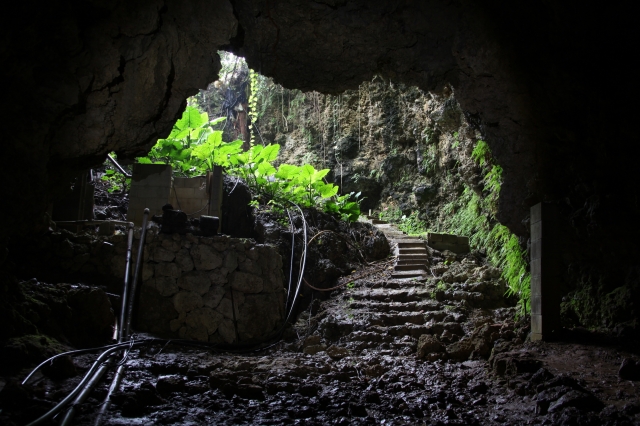 soku_11421.jpg :: 風景 自然 海 洞窟 ケーブ 防空壕 