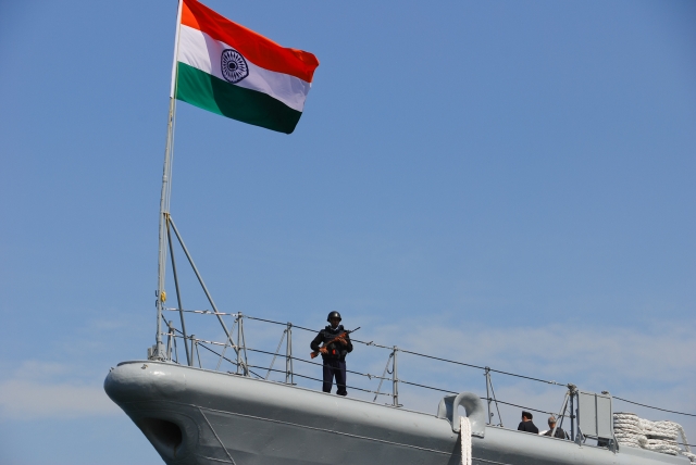 soku_11605.jpg :: インド海軍 भारतीय नौसेना, Bharatiya Nau Sena Indian.Navy 艦艇 一般公開 横須賀本港 吉倉 D.60 mysore マイソール 警備要員 