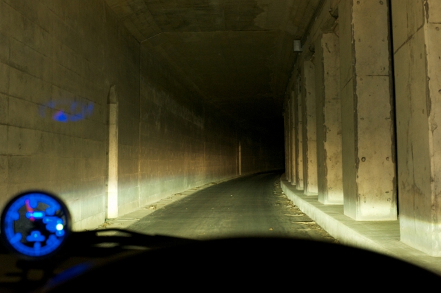soku_11724.jpg :: 交通 道路 トンネル 暗所撮影 