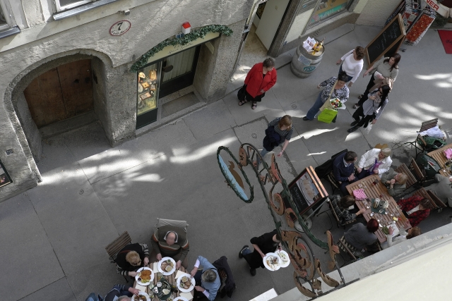 soku_12896.jpg :: 海外 欧州 オーストリア 風景 街並み 店舗 飲食 レストラン 