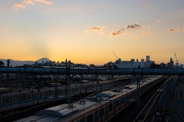 soku_13518.jpg :: 鉄分 E233系 夕焼け 三鷹ヤード 富士山 (^_^) 