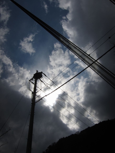 soku_13955.jpg :: PowerShotS95 風景 建築 建造物 電柱 電線 空 雲 撮って出しリサイズのみ 
