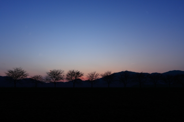 soku_14785.jpg :: 風景 自然 山 残照 飛行機 ヒコーキが足りない by Niigata 