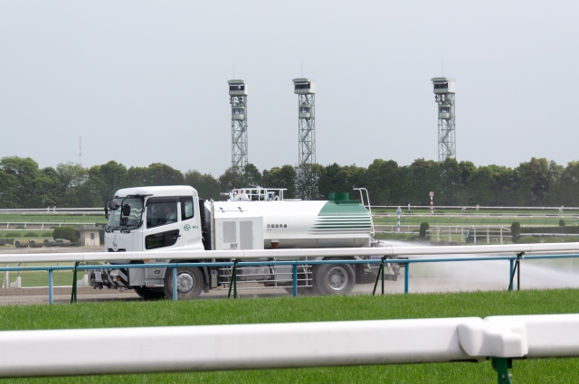 soku_15328.jpg :: 競馬場 放水車 