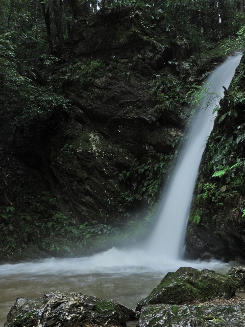 soku_15545.jpg :: PowerShotS95 風景 自然 水分 滝 宿谷の滝 汚い滝だなぁ…コンデジ埼玉 lock 