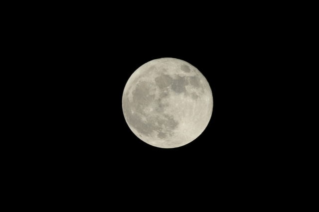 soku_15872.jpg :: ﾉｰﾄﾘ 2.0+1.4 ﾀﾞﾌﾞﾙﾃﾚｺﾝ 35mm換算1092mm F15.6 風景 自然 天体 月 満月 ﾌﾙﾌﾙﾌﾙﾑｰﾝ by Niigata 