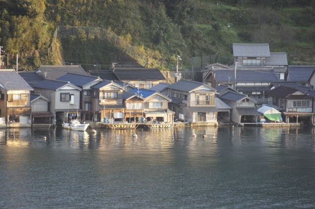 soku_16444.jpg :: 風景 街並み 郊外の風景 港町 舟屋 