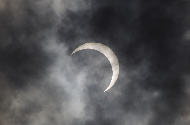 soku_16551.jpg :: 風景 自然 天体 太陽 日食 金環日食 関東地方 雲フィルター 