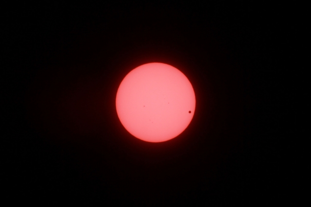 soku_17216.jpg :: 風景 自然 天体 太陽 金星太陽面通過 @宮崎県 赤外線フィルタ 