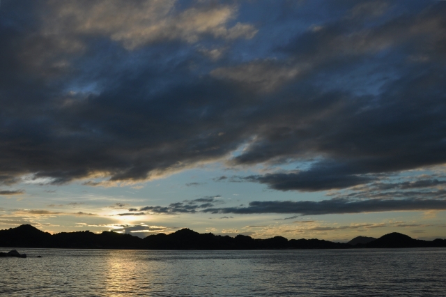 soku_19136.jpg :: 風景 自然 空 夕日 夕焼け 日没 海 