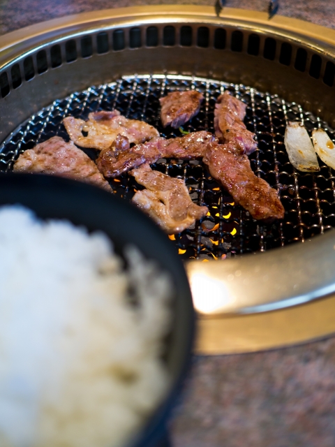 soku_19242.jpg :: 食べ物 焼き肉 白米 ご飯 大盛り 