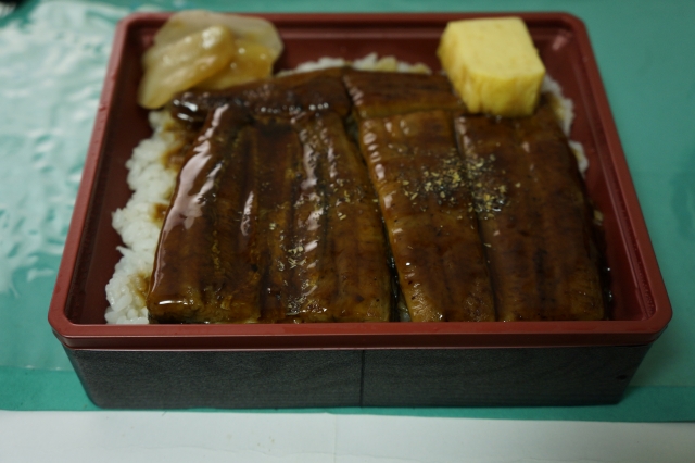 soku_19285.jpg :: 食べ物 和食 丼 鰻丼 鰻重 半額 特価品 高級 