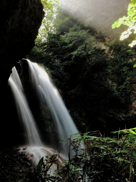 soku_19900.jpg :: PowerShotS95 風景 自然 水分 コンデジ埼玉 lock 滝 光芒 雷滝 葉 