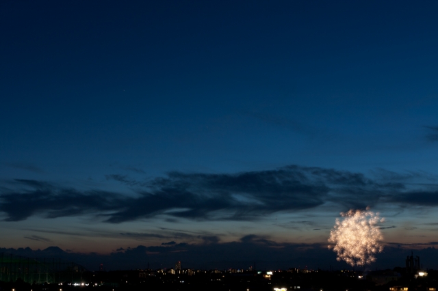 soku_20588.jpg :: 夕焼け 夕暮れ 空 雲 風景 花火 