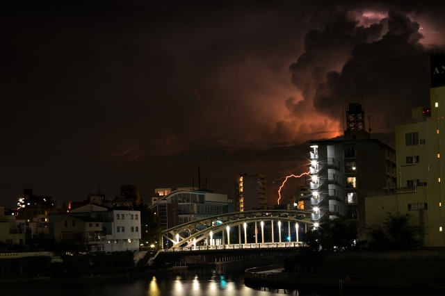 soku_20691.jpg :: 風景 街並み 都市の風景 夜景 雷 雷雲 