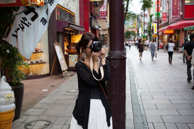 soku_20916.jpg :: リア充 横浜中華街 人物 女性 若い女性 カメラ女子 美人 