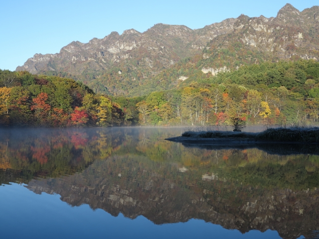 soku_21720.jpg :: 水面 反射 風景 自然 紅葉 山の紅葉 
