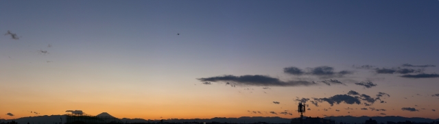 soku_22504.jpg :: 夕焼け 富士山 飛行機 雲 空 風景 パノラマ (^.^) 