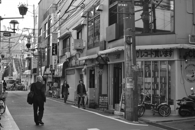 soku_22912.jpg :: 風景 街並み 都市の風景 下町 モノクロ 