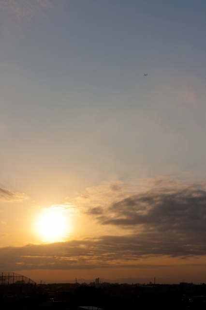 soku_22977.jpg :: 夕焼け 夕日 空 雲 飛行機 風景 