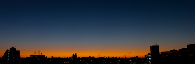 soku_23224.jpg :: 朝焼け 三日月 金星 水星 シルエット 風景 パノラマ (^.^) 