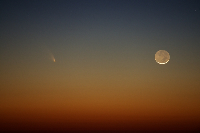 soku_25257.jpg :: パンスターズ 彗星 月 