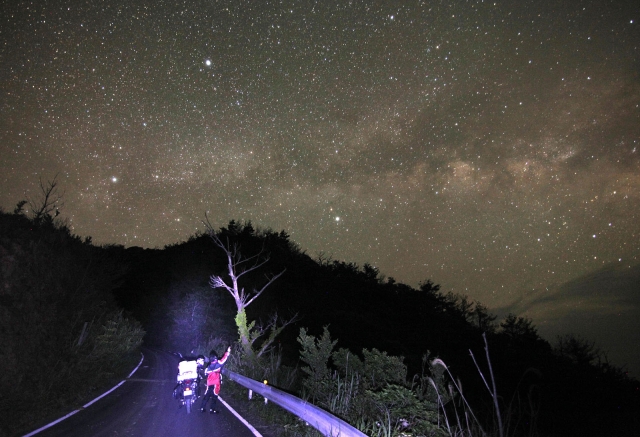 soku_26605.jpg :: 乗り物 交通 自動車 オートバイ バイク ツーリング 風景 自然 天体 星空 