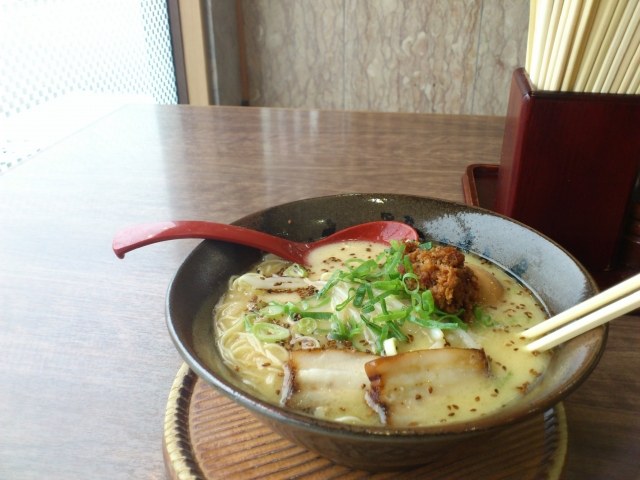 soku_27608.jpg :: 食べ物 麺類 ラーメン とんこつラーメン 