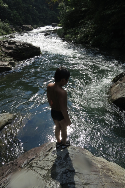 soku_28303.jpg :: 風景 自然 川 渓谷 人物 子供 少年 男の子 