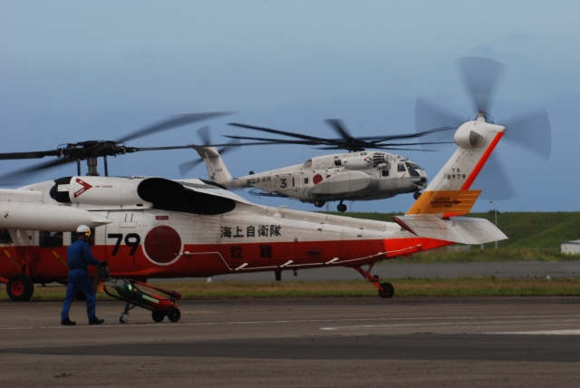 soku_28869.jpg :: UH.60J 救難ヘリ MH.53E 掃海・輸送ヘリ 